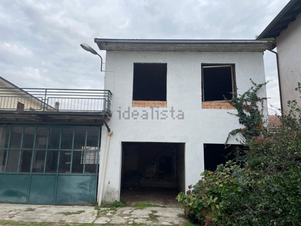 casa indipendente in vendita a Garlasco in zona Bozzola