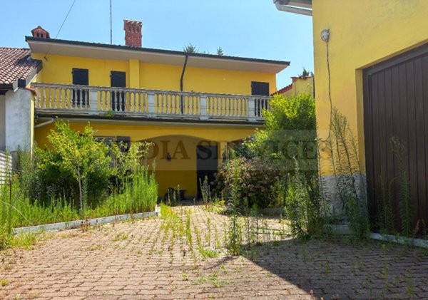casa indipendente in vendita a Garlasco in zona Bozzola