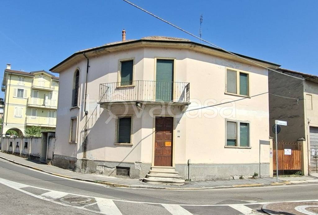 casa indipendente in vendita a Garlasco in zona Bozzola