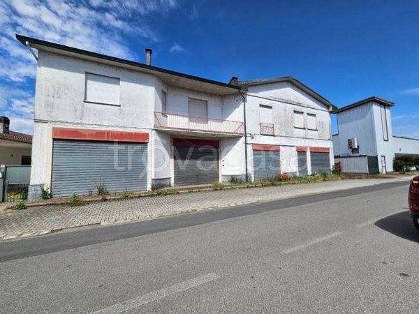 locale commerciale in vendita a Garlasco in zona San Biagio