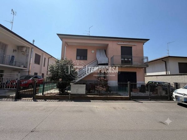 casa indipendente in vendita a Garlasco in zona Bozzola