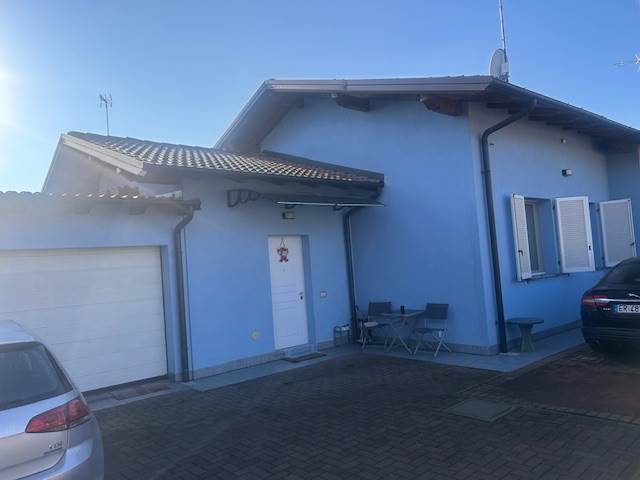 casa indipendente in vendita a Garlasco in zona Bozzola