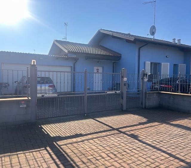 casa indipendente in vendita a Garlasco in zona San Biagio