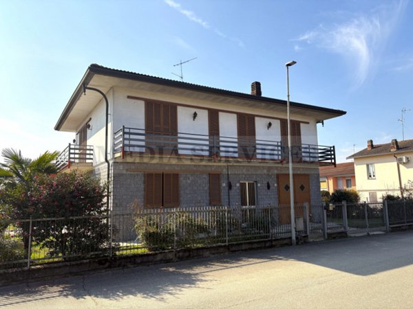 casa indipendente in vendita a Garlasco in zona Bozzola