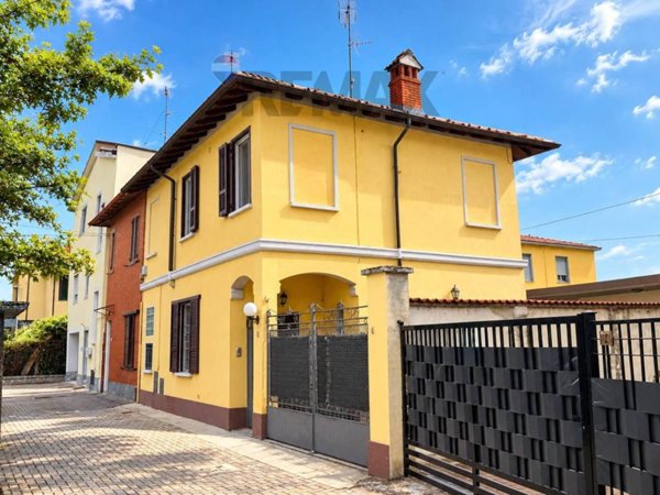 casa indipendente in vendita a Garlasco in zona Bozzola
