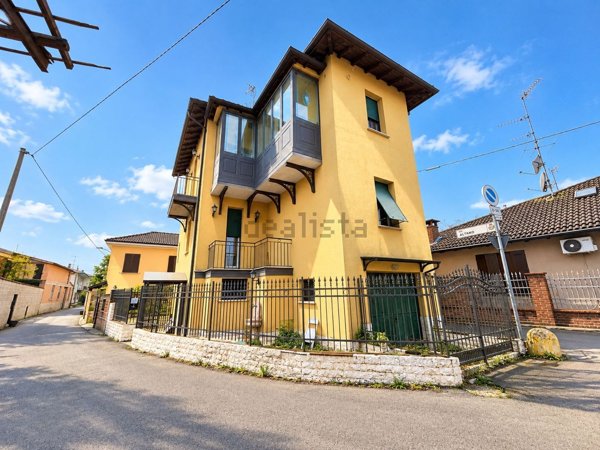 casa indipendente in vendita a Garlasco in zona Bozzola
