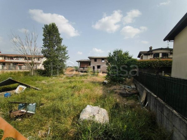 terreno edificabile in vendita a Gerenzago