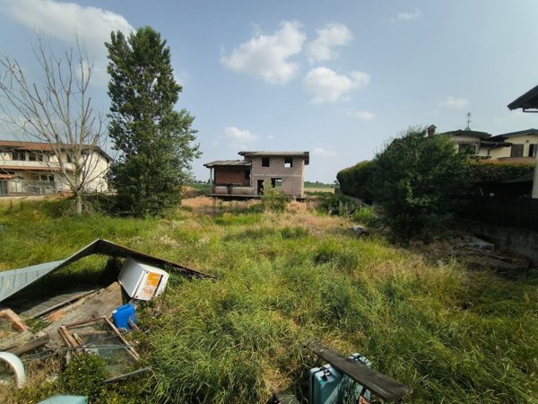 terreno edificabile in vendita a Gerenzago
