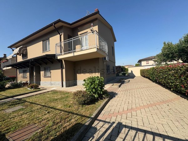 casa indipendente in vendita a Gerenzago