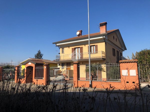 casa indipendente in vendita a Giussago in zona Turago Bordone