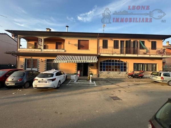 negozio in vendita a Giussago in zona Baselica Bologna