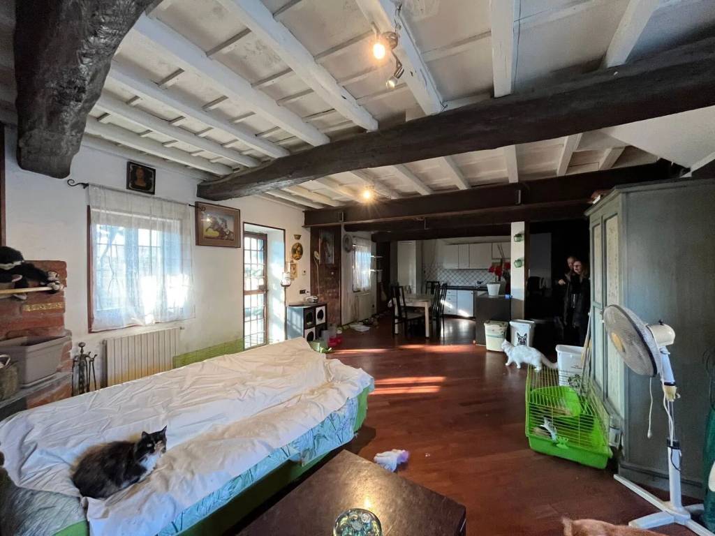 casa indipendente in vendita a Giussago in zona Nivolto