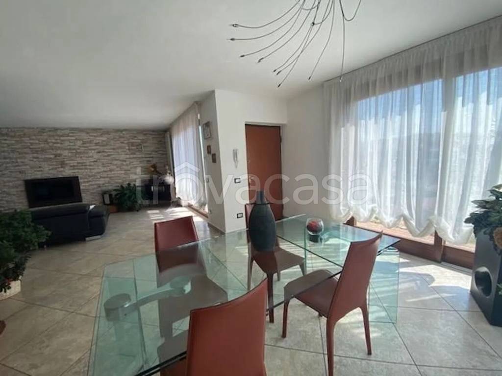 casa indipendente in vendita a Giussago in zona Novedo
