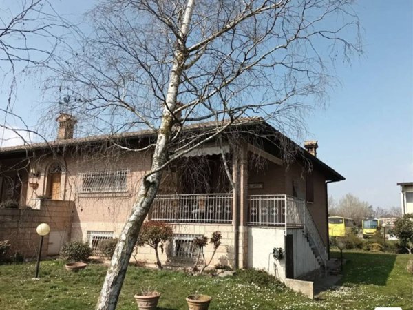 casa indipendente in vendita a Giussago in zona Casatico