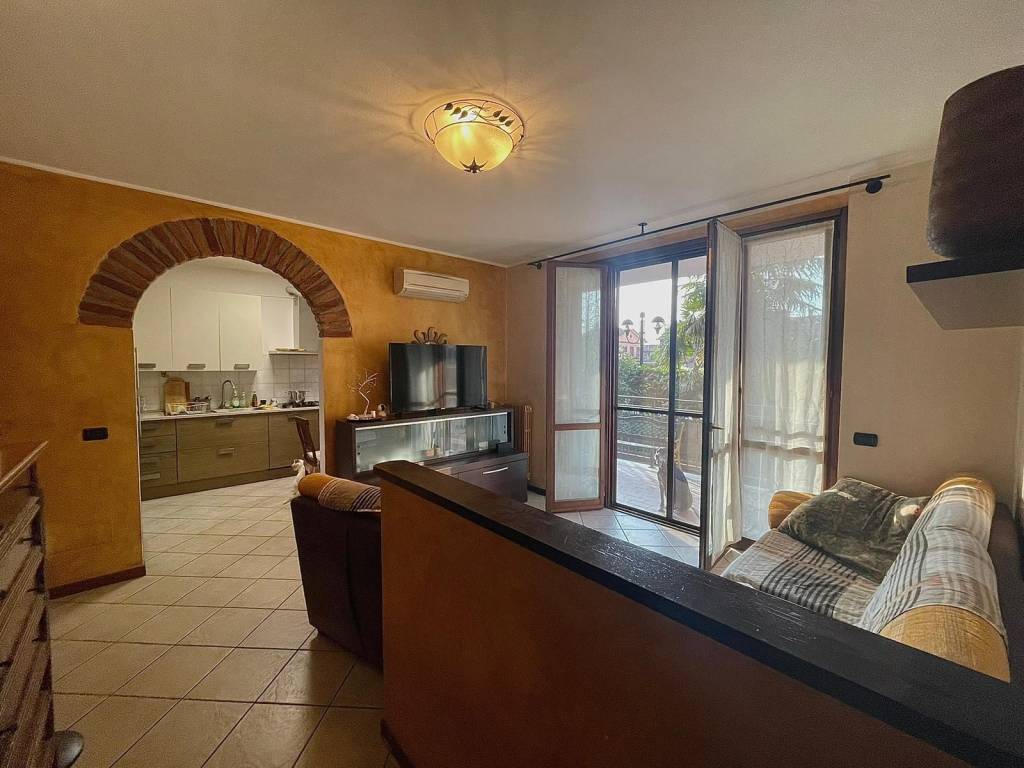 appartamento in vendita a Giussago in zona Turago Bordone