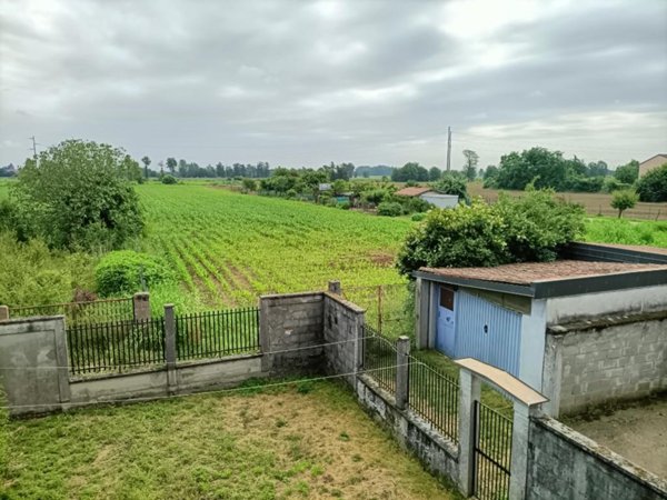 casa indipendente in vendita a Giussago in zona Turago Bordone
