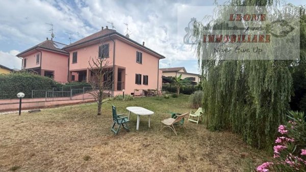 casa indipendente in vendita a Giussago in zona Novedo