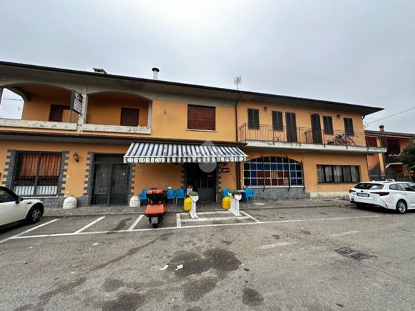negozio in vendita a Giussago in zona Baselica Bologna