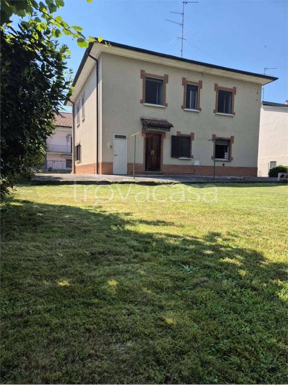 casa indipendente in vendita a Giussago in zona Guinzano
