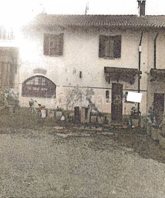 appartamento in vendita a Giussago in zona Nivolto