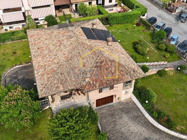 casa indipendente in vendita a Giussago in zona Casatico
