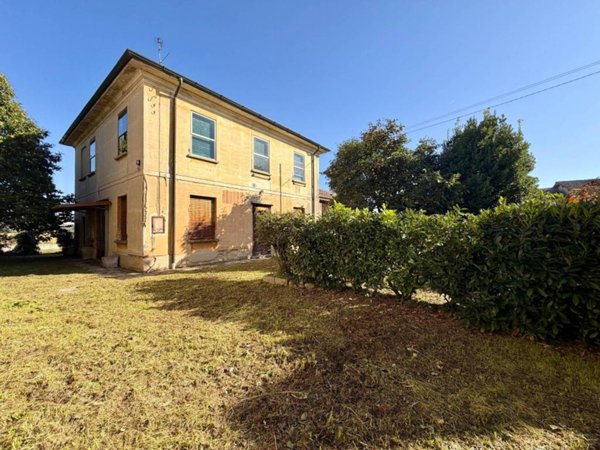 casa indipendente in vendita a Giussago in zona Casatico
