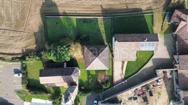 casa indipendente in vendita a Giussago in zona Casatico