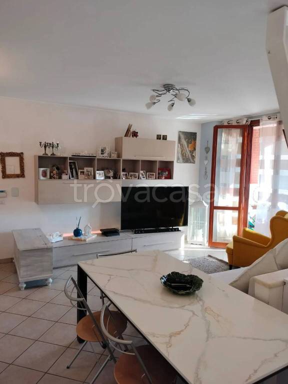 appartamento in vendita a Giussago in zona Guinzano