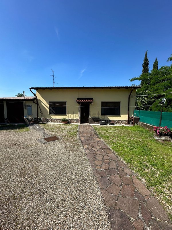 casa indipendente in vendita a Giussago in zona Novedo