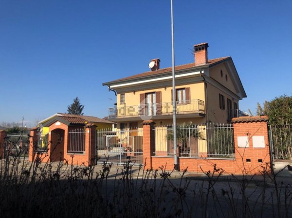 casa indipendente in vendita a Giussago in zona Turago Bordone