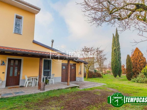 casa indipendente in vendita a Giussago in zona Novedo