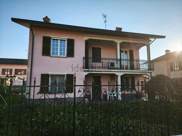 casa indipendente in vendita a Giussago