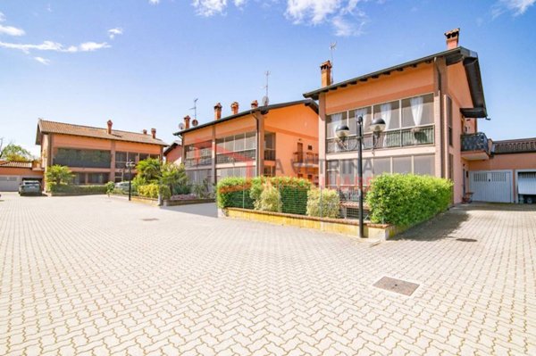 appartamento in vendita a Giussago in zona Turago Bordone