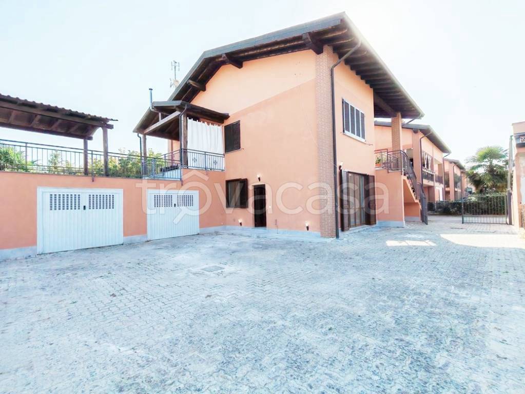 appartamento in vendita a Giussago in zona Turago Bordone