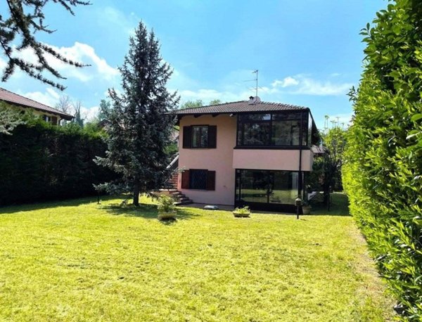 casa indipendente in vendita a Godiasco Salice Terme in zona Salice Terme