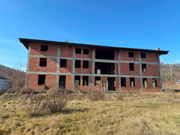 casa indipendente in vendita a Godiasco Salice Terme in zona Salice Terme