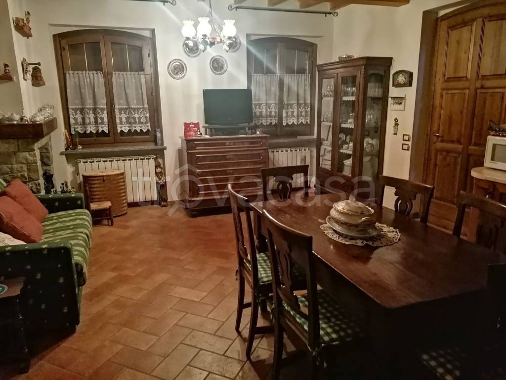 casa indipendente in vendita a Godiasco Salice Terme