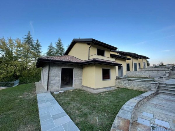 casa indipendente in vendita a Godiasco Salice Terme in zona Salice Terme