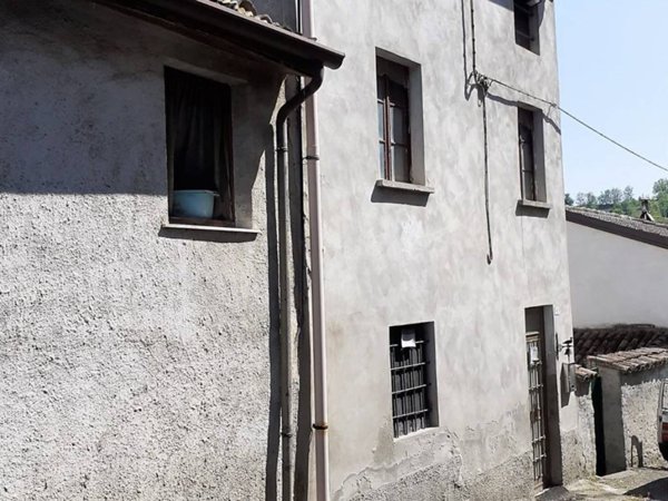 casa indipendente in vendita a Godiasco Salice Terme