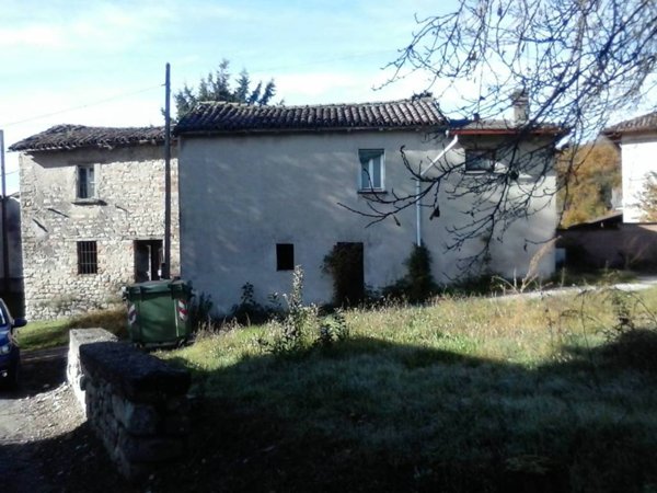 casa indipendente in vendita a Godiasco Salice Terme in zona Salice Terme