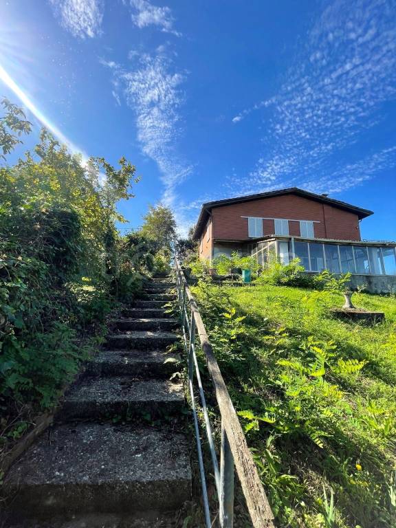 casa indipendente in vendita a Godiasco Salice Terme in zona Salice Terme