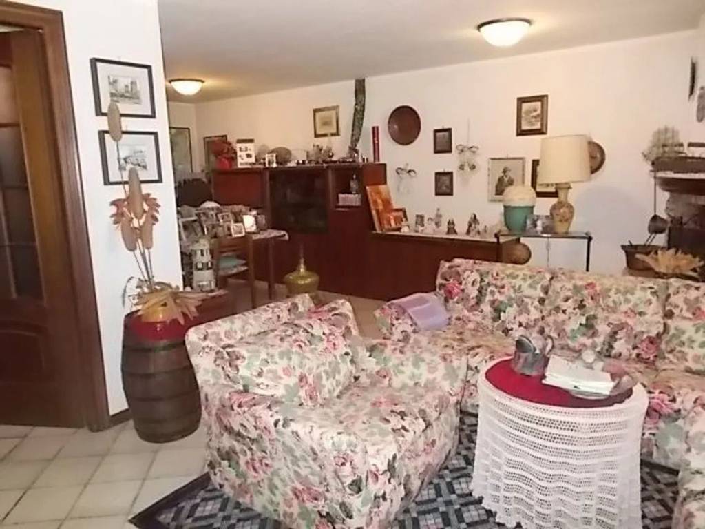 casa indipendente in vendita a Godiasco Salice Terme in zona Salice Terme