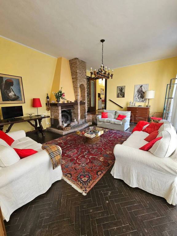 casa indipendente in vendita a Godiasco Salice Terme