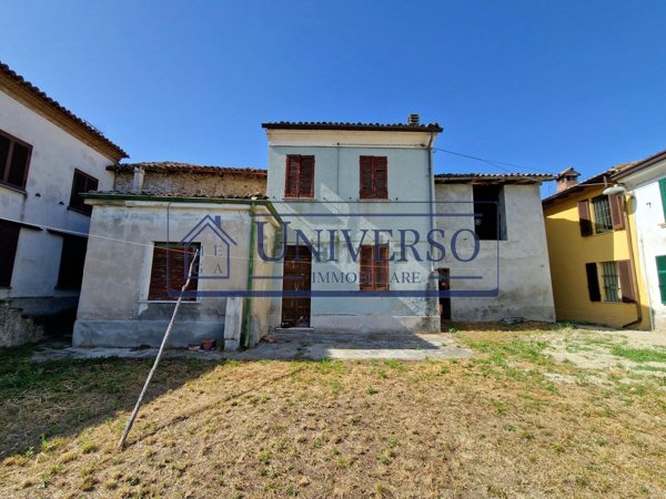 casa indipendente in vendita a Godiasco Salice Terme in zona San Giovanni