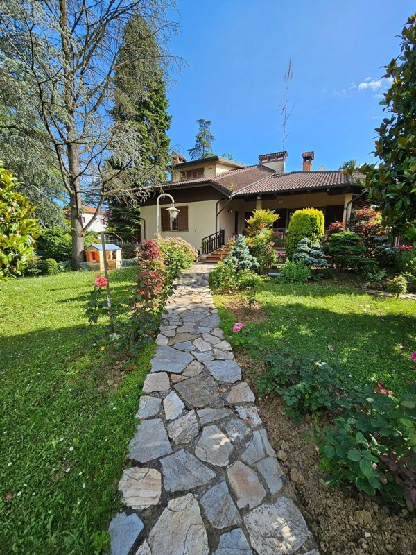 casa indipendente in vendita a Godiasco Salice Terme in zona Salice Terme
