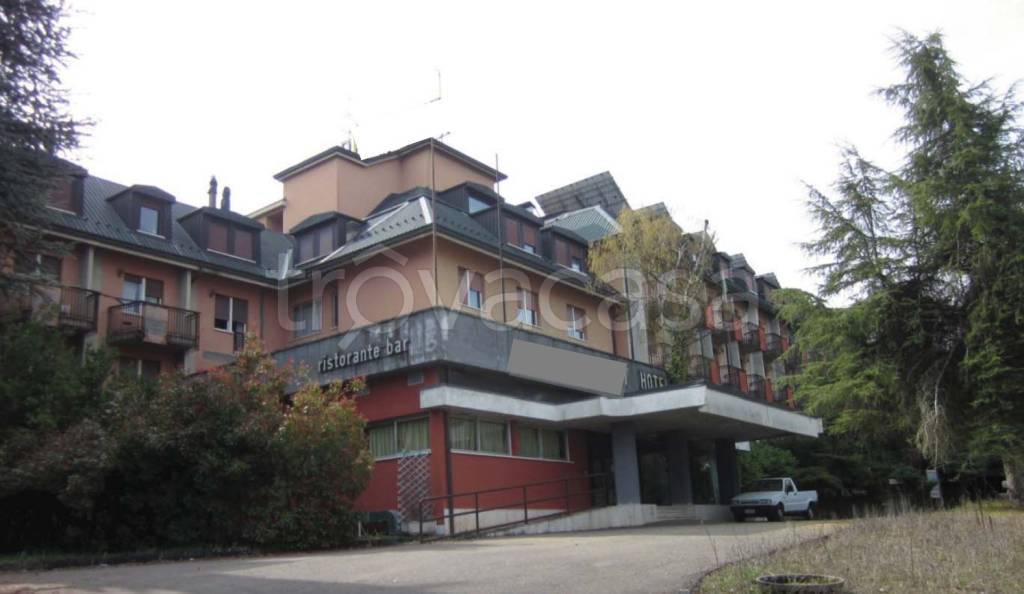 negozio in vendita a Godiasco Salice Terme in zona Salice Terme