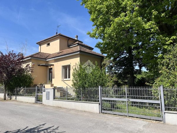 casa indipendente in vendita a Godiasco Salice Terme in zona Salice Terme