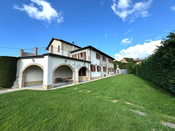 casa indipendente in vendita a Godiasco Salice Terme in zona Gomo