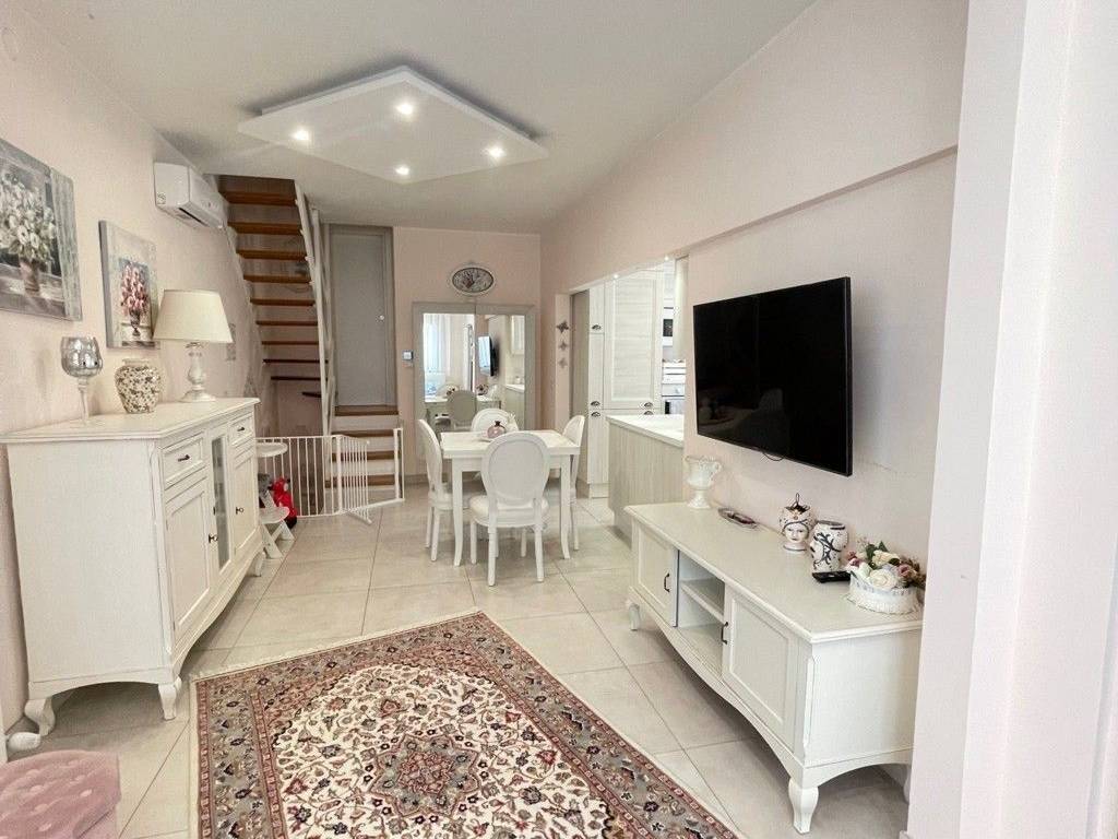 casa indipendente in vendita a Godiasco Salice Terme in zona Salice Terme