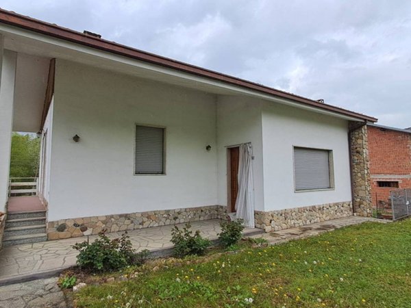 casa indipendente in vendita a Godiasco Salice Terme in zona Salice Terme